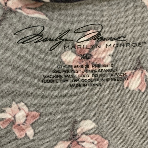 Floral Robe - Picture 2 of 2